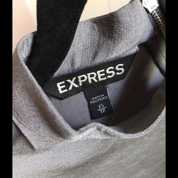 EXPRESS Deconstructed Mock Neck Tee - Picture 6 of 6